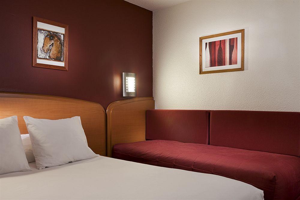 Sky Hotel Goussainville Charles De Gaulle מראה חיצוני תמונה