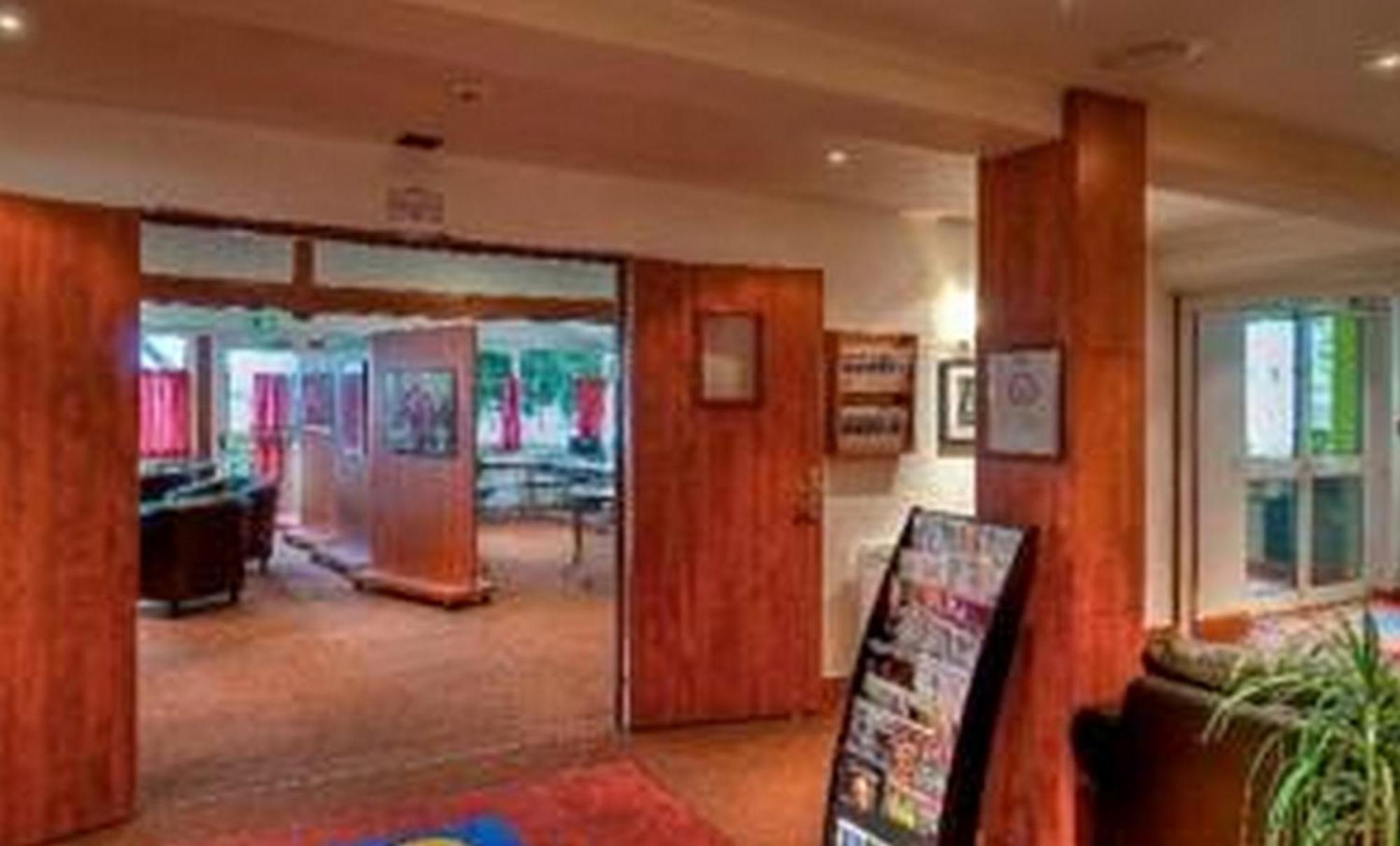 Sky Hotel Goussainville Charles De Gaulle מראה חיצוני תמונה
