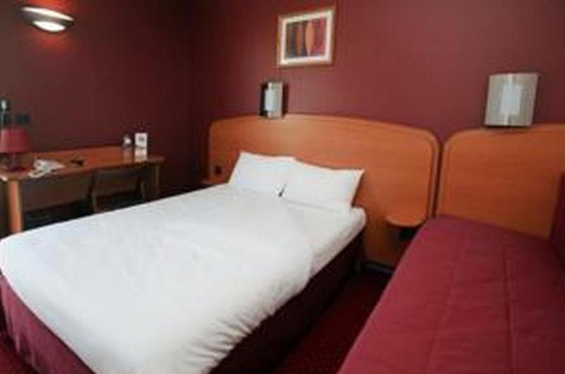 Sky Hotel Goussainville Charles De Gaulle חדר תמונה