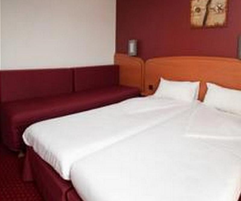 Sky Hotel Goussainville Charles De Gaulle מראה חיצוני תמונה