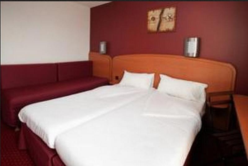 Sky Hotel Goussainville Charles De Gaulle מראה חיצוני תמונה
