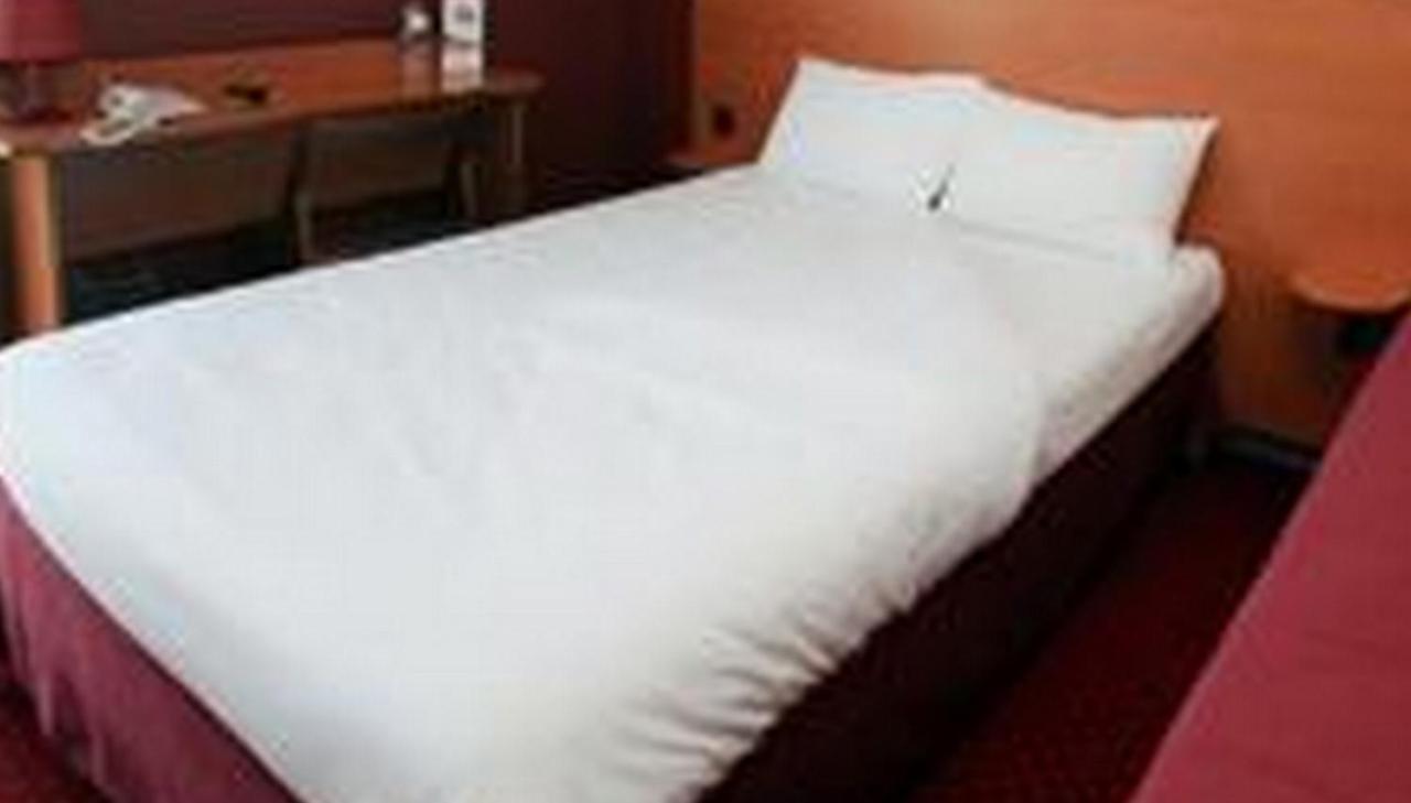 Sky Hotel Goussainville Charles De Gaulle מראה חיצוני תמונה